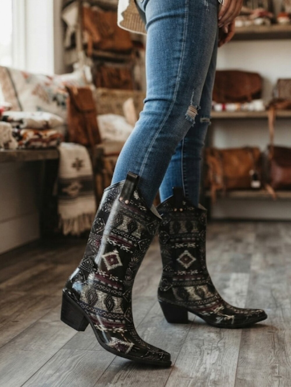 Nomad Women’s AztecBlack Patterned Western Boots Rubber Shoes Sz 9
